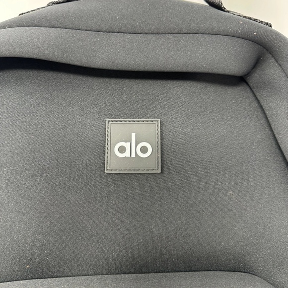Alo Yoga Stow Backpack Black With Detachable Pouch NWT main image 5